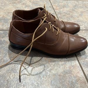 Boys size 6.5 dress shoes